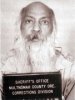 Osho_(Bhagwan_Shree_Rajneesh)_-_Mug_shot_Multnomah_County,_Oregon,_USA_1985.jpg