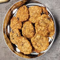 Oatmeal Raisin Cookies